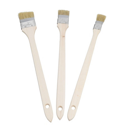 https://media.diy.com/is/image/KingfisherDigital/long-reach-angled-radiator-paint-brush-3pc-set~5056316360661_01c_MP?$MOB_PREV$&$width=768&$height=768