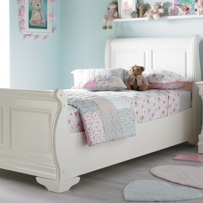 White single store sleigh bed