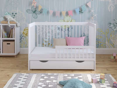 Luca cot bed 120x60cm with drawer & Aloe Vera mattress