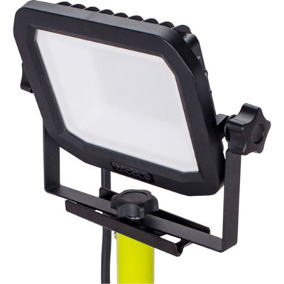 Luceco Castra Tripod Worklight 6600 LM 60W - 9