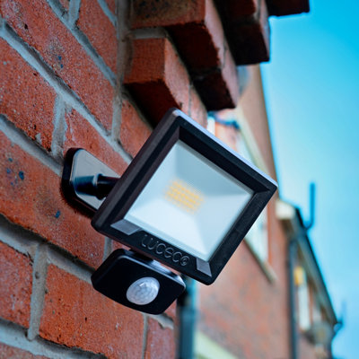 Luceco Castra Outdoor LED Floodlight With PIR Sensor Black 20W 2200lm - 9
