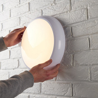Luminosa Hero Dimmable 18W LED Round Flush Light Gloss White with Sensor 150 detection angle, IP65