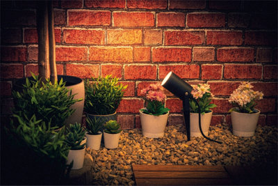 Luxform 230v Onyx Garden Spike Black