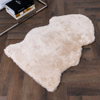 Luxurious Cream Short Pile Sheepskin Rug