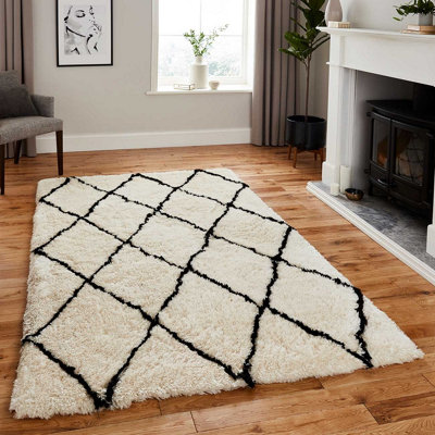 Luxurious Handmade Ivory/Black Shaggy Rug-120cm X 170cm | DIY at B&Q