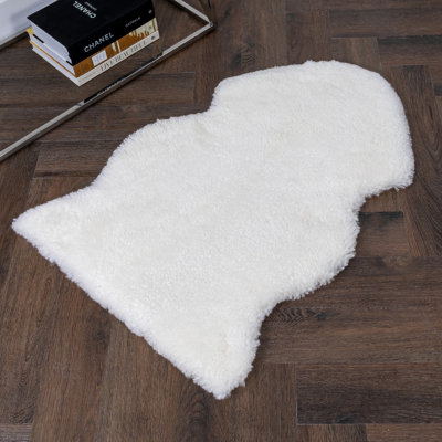 Luxurious Ivory Short Pile Sheepskin Rug