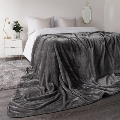 Luxury Faux Fur Large Mink Fleece Throw Blanket | DIY at B&Q