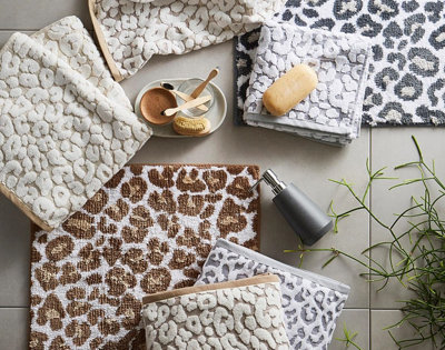 Luxury Jacquard Leopard Bath Sheet - Monochrome