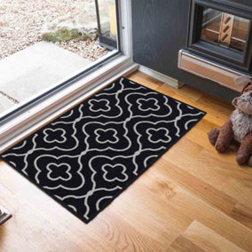 Machine Washable Quatrefoil Design Anti Slip Doormats Black 120x160 cm