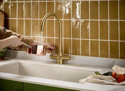 MAD4BB - Madra 4n1 C Spout Brushed Brass