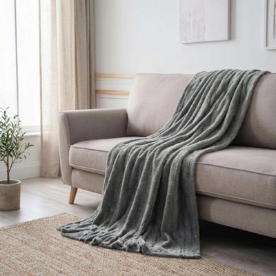 Maison Ultra Soft Throw Modern