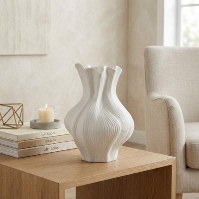 Maison Wavy Ribbed Blanc Decorative Vase