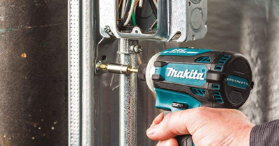 Makita nut online setter