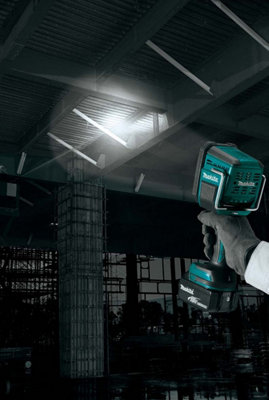 Makita DML812 LXT 14.4/18V LED Flashlight with Versatile Lighting Modes