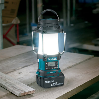 MAKITA DMR056 18v DAB+ radio / torch