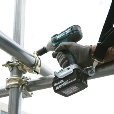 Makita DTW190Z 18v Cordless 1 2 Impact Wrench Scaffolding Tool 2x 21mm Socket DIY at B Q