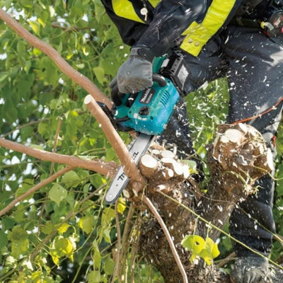 Makita DUC254Z 18v LXT Cordless Brushless 25cm Chainsaw Top Handle Bare Bag DIY at B Q