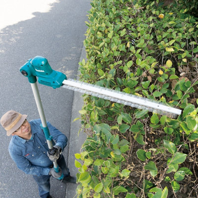 Cordless long deals reach hedge cutter