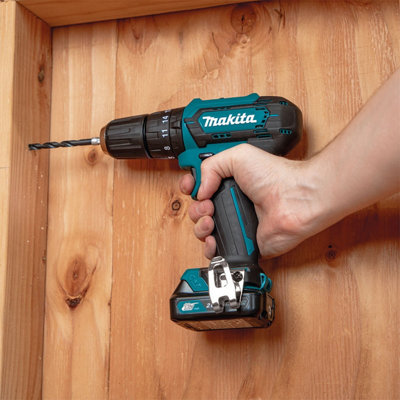 Makita 10.8 v twin deals pack b&q