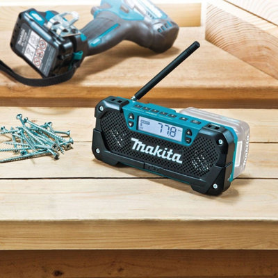 Makita radio with discount battery and charger