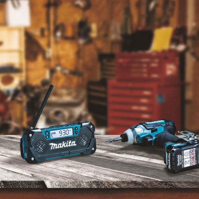 Makita ラジオ　MR052/BL1015 マキタ 充電式ラジオ MR052DZ+バッテリBL1015x1個+充電器DC10WC付 10.8