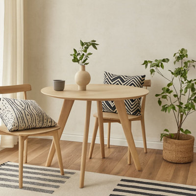Malmo Round Oak Dining Table White-Pigmented Veneer Seats 4
