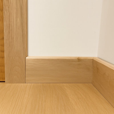Marlborough - Premium Chamfered European Oak Skirting - 21mm (T) x 200mm (H) x 2400mm (L) - (Bundle Of 5)