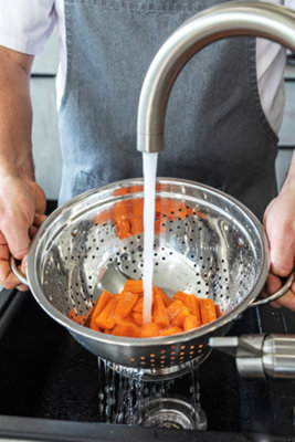 MasterClass Deluxe 25.5cm Two Handled Colander