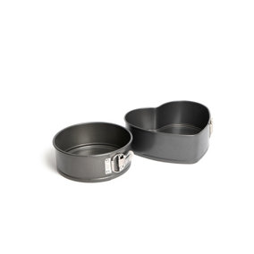 MasterClass Non-Stick Spring Form Loose Base Cake Pan Set, Includes One 18cm Round Pan and a Heart-Shaped Tin