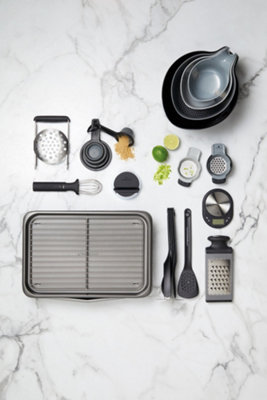MasterClass Smart Space Seven-Piece Stacking Non-Stick Baking ...