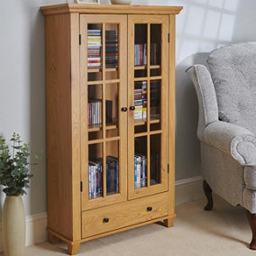 Media Storage Cabinet - Wood Effect Display Cupboard with Shelves & Draw for DVD's, CD's, Books - H132.5 x W76 x D30cm, Oak