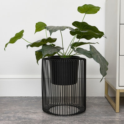 Melody Maison Black Metal Wire Planter Pot