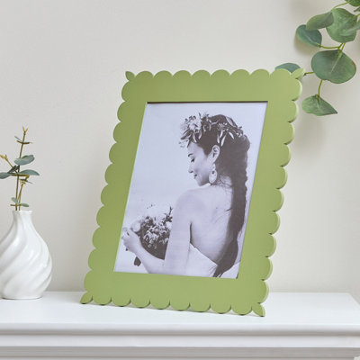 Melody Maison Large Apple Green Scalloped Portrait Photo Frame - 8x10