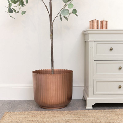Melody Maison Large Copper Ribbed Metal Planter | DIY at B&Q