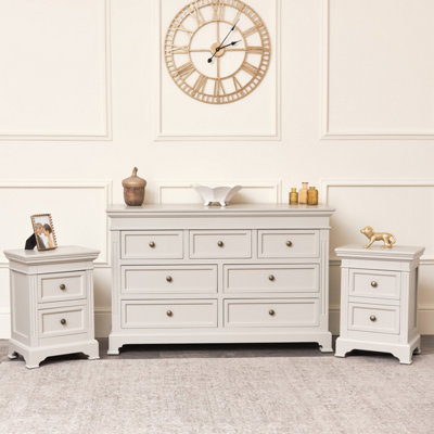 Melody Maison Large Taupe-Grey 7 Drawer Chest of Drawers & Pair of Bedside Tables - Daventry Taupe-Grey Range