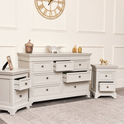Melody Maison Large Taupe-Grey 7 Drawer Chest of Drawers & Pair of Bedside Tables - Daventry Taupe-Grey Range