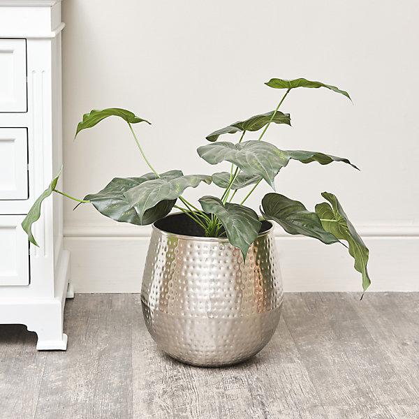 Melody Maison Medium Silver Hammered Metal Planter Melody Maison Medium Silver Hammered Metal Planter