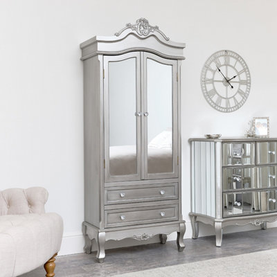 melody-maison-mirrored-closet-