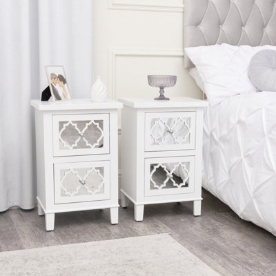 Melody Maison Pair of White Mirrored Lattice Bedside Tables - Sabrina White Range