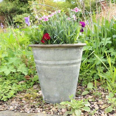 Melody Maison Rustic Grey Metal Bucket Planter Pot