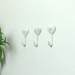 Melody Maison Set of 3 White Distressed Metal Heart Wall Hooks