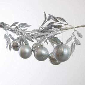 Melody Maison Set of 6 Silver Glitter Christmas Baubles