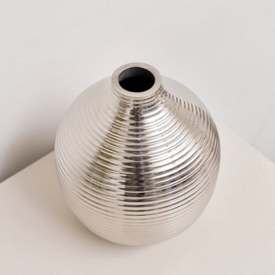 Melody Maison Silver Metal Ribbed Swirl Vase - 17cm