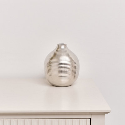Melody Maison Silver Metal Ribbed Swirl Vase - 17cm