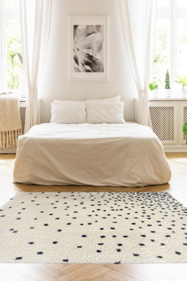 Melrose Scattered Black Spots Mono Shaggy High Pile Medium Area Indoor ...