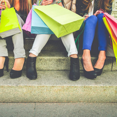 Graduation Kraft Gift Bags - Multicolor Party Favors (8.25x5x3.25 Inches), 8 Pack