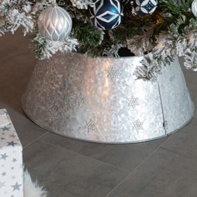 Metal Christmas Tree Skirt - Antique Effect Surround for Medium Trees Around 6ft and Underft.
