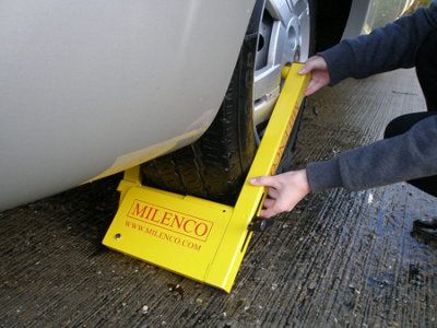 Milenco 2745 Compact Wheel Clamp 12" TO 16" Alloy & Steel Wheels - 5