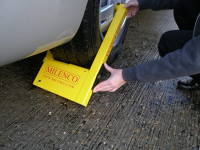 Milenco 2745 Compact Wheel Clamp 12" TO 16" Alloy & Steel Wheels - 7