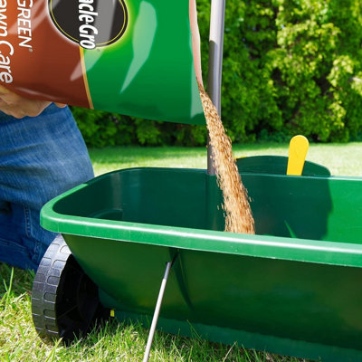 Miracle Gro Autumn Lawn Care Fertiliser Moss Killer and Lawn Feed 360m2 - 5